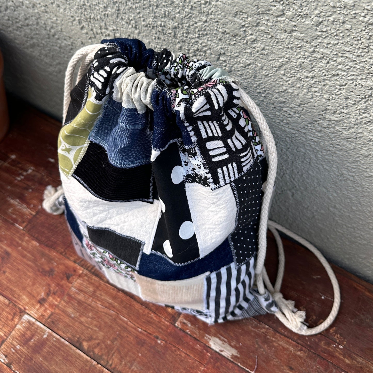 MUNGA Drawstring Bag - The Golden Retriever