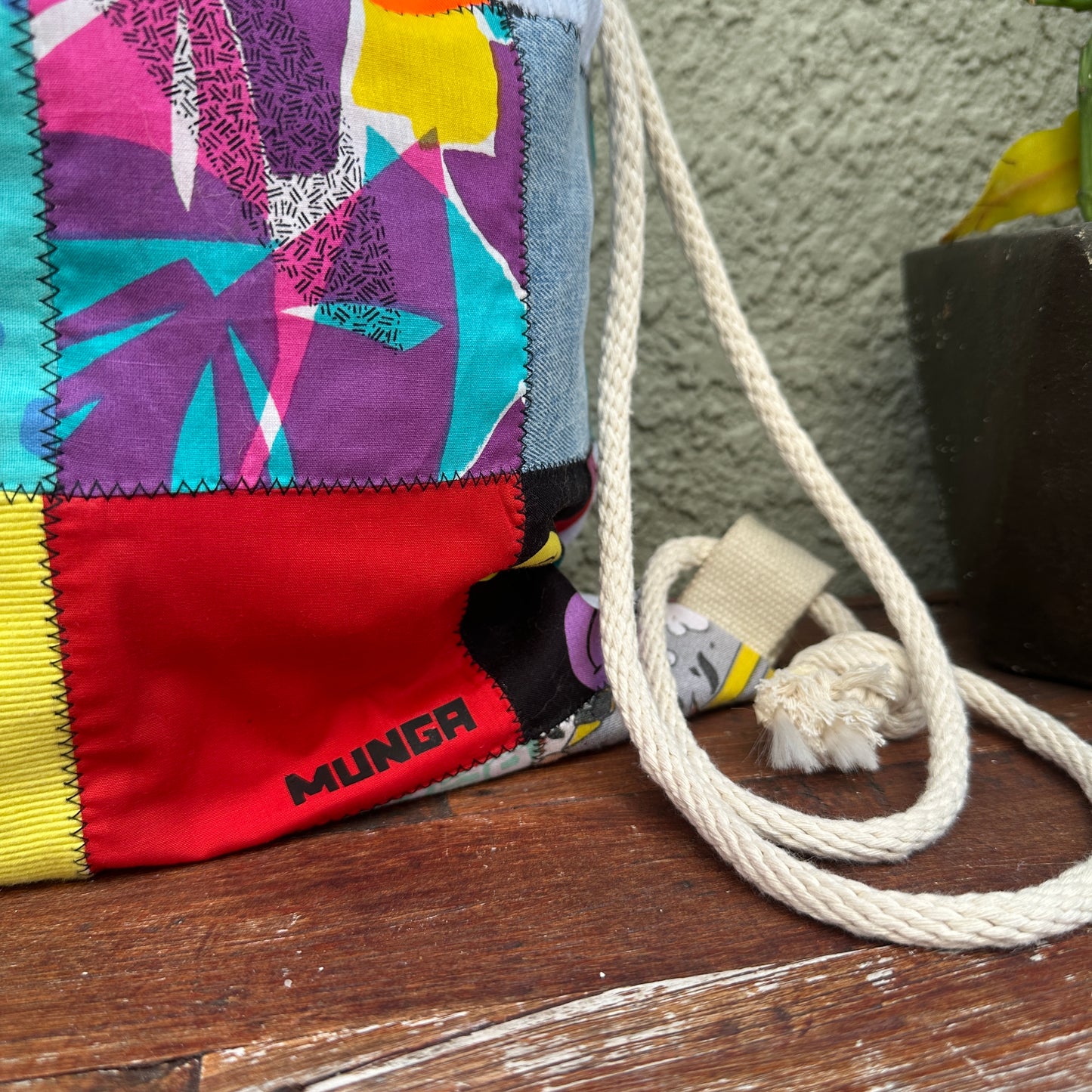 MUNGA KIDS! Drawstring Bag - Neon Smile