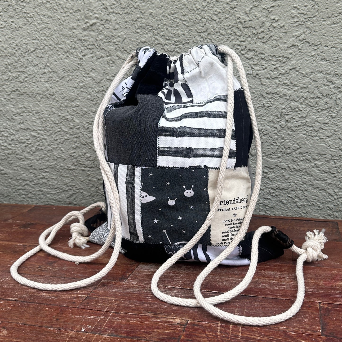 MUNGA Drawstring Bag - The Black & White